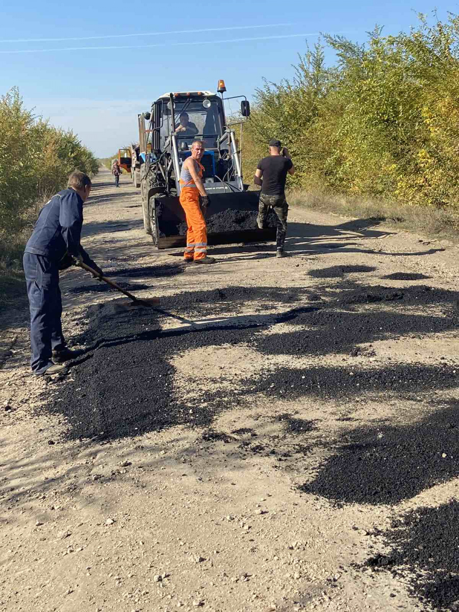 Активными темпами выполняются работы по ремонту автоподъезда к селу Рекорд