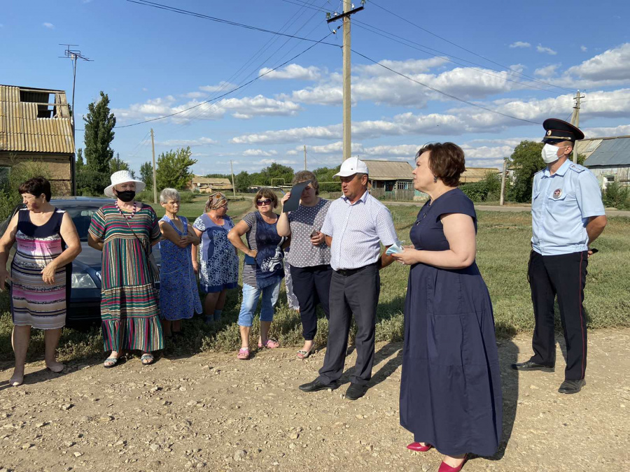 Глава Краснокутского района Валентина Гречушкина встретилась с жителями с. Дьяконовка Логиновского муниципального образования