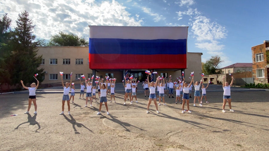 Празднование Дня государственного флага в г. Красный Кут началось со спортивного утра